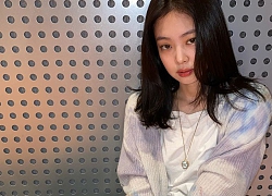 Jennie - Lisa tiên phong mốt áo màu loang gây sốt hè này