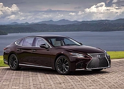 Lexus tái hiện màn quảng cáo tháp ly champagne 31 năm trước trên dòng LS