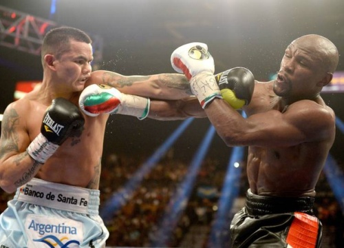 Mayweather phủ nhận bị Maidana đấm gãy răng