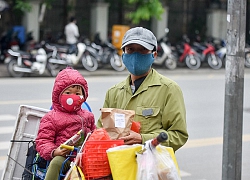 Mẹ bỉm sữa làm hàng nghìn chiếc bánh gửi tặng người dân có hoàn cảnh khó khăn mùa dịch