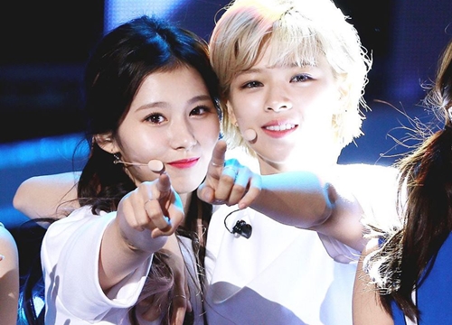 Sana và Jungyeon (TWICE) khẩu chiến gay gắt ngay trên sân khấu mặc kệ máy quay, hoá ra "chị chị em em" bấy lâu nay chỉ đến thế?