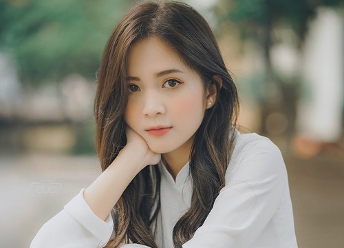 Vẻ đẹp tinh khôi của 'hotgirl đồng phục' trong tà áo dài thướt tha khiến dân tình 'bấn loạn'