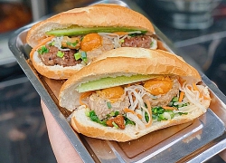 Bánh mì xíu mại trứng muối, cháo sá sùng lạ miệng ở Sài Gòn