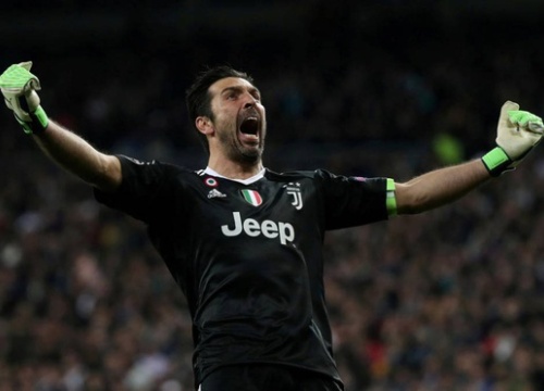 Buffon trở thành cây trường sinh của bóng đá thế giới