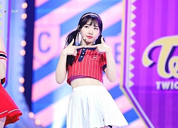 Nayeon (TWICE) gây sốt với phụ kiện băng đô vừa dịu dàng, vừa cá tính