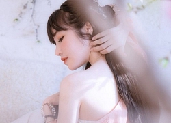 Sao Việt cách ly ngày 18: Elly Trần tung ảnh buông lơi, Thanh Hằng mặc xuyên thấu sexy