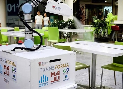 Singapore thử nghiệm robot khử trùng