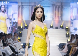 18 khoảnh khắc chứng tỏ Hương Giang là Vedette sàn catwalk - Nữ hoàng thảm đỏ showbiz Việt