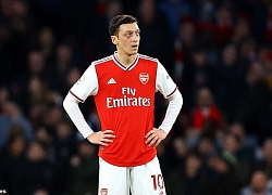 Arsenal giảm lương toàn đội, Mesut Ozil im ỉm từ chối