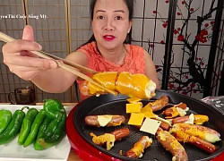 Chị Vinh YouTuber lại "gây lú" mạng xã hội với màn review hotdog... hiểu chết liền, nhưng chi tiết nói về quả ớt chuông mới là điều đáng chú ý