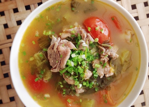 Canh dưa cải chua nấu sườn