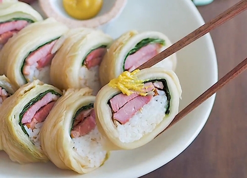 Không cần rong biển cũng có thể làm kimbap bằng cách này, đơn giản mà ngon bất ngờ