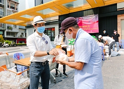 Nguyên Khang: 'Tôi phát gạo không dựa vào ngoại hình để phân biệt ai nghèo hay sang'