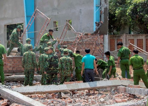 Sập tường 7 người chết ở Vĩnh Long, chủ đầu tư có vô can?