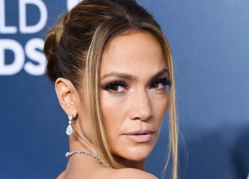 Jennifer Lopez bị kiện đòi 3,5 tỉ đồng vì đăng ảnh chính mình lên Instagram