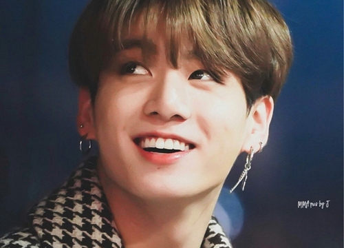 Jungkook chưa debut solo nhưng vừa phá 2 kỉ lục trong 1 tuần, bỏ xa thành tích của BTS lẫn idol Kpop, nếu "đánh lẻ" thì còn "khủng" cỡ nào?