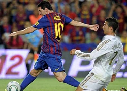 Ronaldo khuỵu gối trong bất lực nhìn Messi ghi bàn