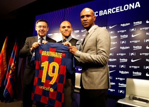 Sang Barca, Braithwaite không dám báo với vợ