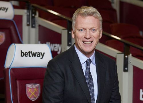 Thất nghiệp mùa Covid, David Moyes đi giao trái cây