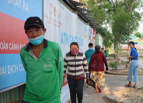 Thực hư thông tin 3 máy 'ATM gạo' ở Sài Gòn bị 'ế', vắng người lấy