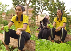 H'Hen Niê hái rau tâm sự cùng mẹ chuyện để dành tiền lấy chồng