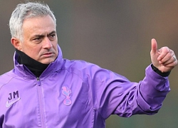 Mourinho được ca ngợi khi làm shipper giao rau