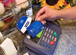 Visa và MasterCard thu 'phí chồng phí'