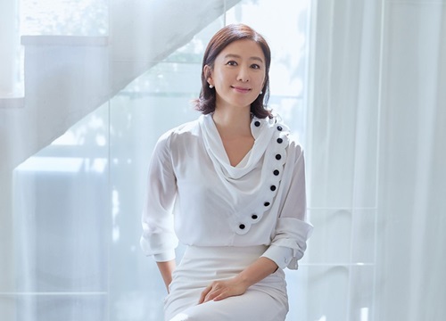 Kim Hee Ae ngoài đời ăn mặc đẹp, thích dùng đồ Chanel đắt đỏ