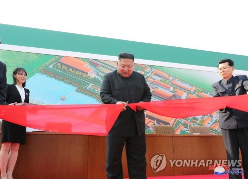 Lãnh đạo Triều Tiên Kim Jong-un xuất hiện trở lại sau 20 ngày