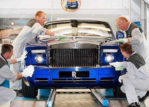 Rolls-Royce khởi động lại nhà máy đúng ngày sinh nhật, các đại gia vẫn 'vung' tiền mua đều