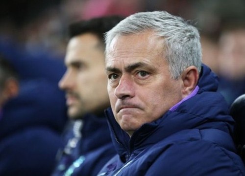 Tottenham cạn tiền, HLV Mourinho "méo mặt"