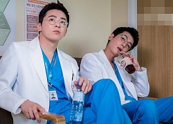 6 câu hỏi chưa có lời giải ở &#8220;Hospital Playlist&#8221;: Vì sao chiếc nhẫn bị trả lại, Jo Jung Suk có tỏ tình thành công?