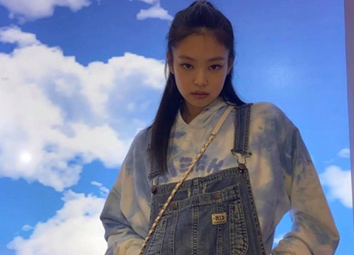 "Bà tổ ngành spoil" Jennie lại khiến fan sang chấn tâm lý: Ngày BLACKPINK comeback đã được "hint" trước đúng 1 tháng bằng dòng caption toàn... trái tim?