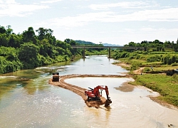 Chặn dòng, đắp đường ra giữa sông khai thác cát trái phép