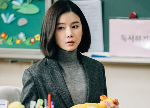 Lee Bo Young: Mỹ nhân nói không với vai "bánh bèo", chồng con đề huề vẫn đẳng cấp cả tài lẫn sắc