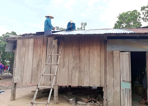 Mưa, dông gây thiệt hại tại nhiều địa phương