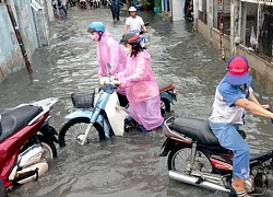 Nhiều khu vực ở TP HCM đang chìm trong mênh mông nước