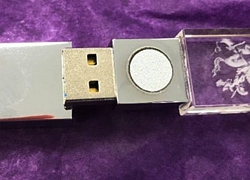 Ủy ban phản đối 5G khuyên dân Anh mua USB chống 5G, giá gần 10 triệu VNĐ mà chẳng khác gì USB thường