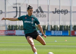 Ronaldo Juventus tập cực sung: Dứt điểm hoàn hảo, tranh chấp nảy lửa