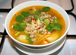 Ngọt vị canh hến nấu bí xanh