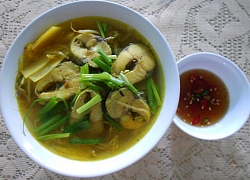 Canh chua nấu cá chuồn thanh mát ngày hè