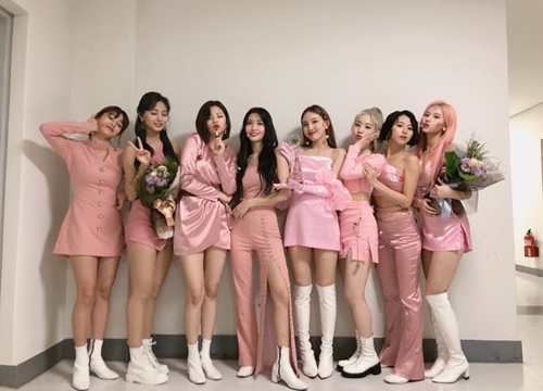 Chủ tịch JYP cover Feel Special của TWICE, chia sẻ các thành viên đều xúc động khi thu âm vì lý do này