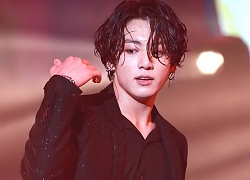 Fancam Jungkook (BTS) tóc dài ướt át sexy bỗng hot trở lại sau khi làm hàng loạt fanboy "rớt liêm sỉ", nằng nặc đòi... hẹn hò với nam idol