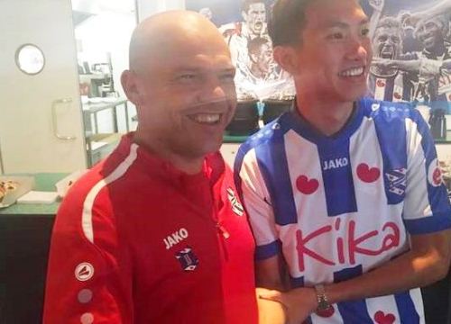 HLV Johnny Jansen muốn giữ Đoàn Văn Hậu ở lại SC Heerenveen