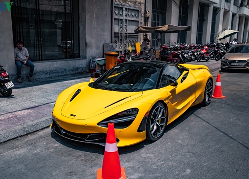 McLaren 720S Spider khoe dáng trên đường phố Sài Gòn