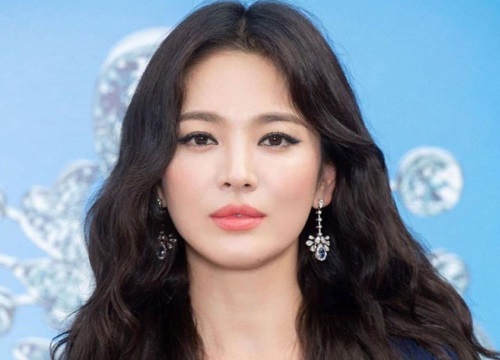 Song Hye Kyo cuối cùng đã lộ diện sau tin đồn tái hợp Hyun Bin: Đẹp rạng rỡ, còn nhắn gửi đến 2 nhân vật đặc biệt