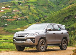 Toyota Fortuner bất ngờ giảm giá mạnh tất cả các phiên bản