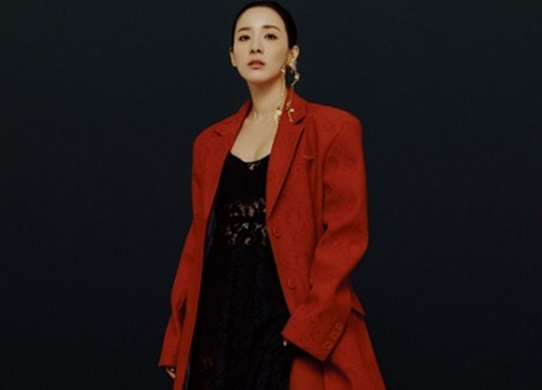 Tự nhận mình là 'hàng hiếm' khi ít chụp ảnh tạp chí, Sandara Park 2NE1 vẫn tự tin tạo dáng trước ống kính với loạt đồ hiệu 'sang - xịn - mịn'