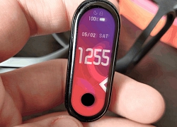 Xiaomi Mi Band 5 lộ hình ảnh thực tế với màn hình đục lỗ