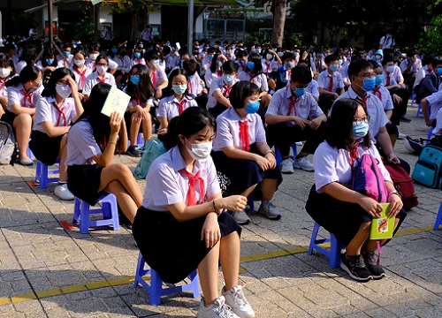 Đắk Nông: Học sinh lớp 9 xin thầy cho nghỉ 1 tháng sau dịch Covid-19 để... chăm vợ đẻ